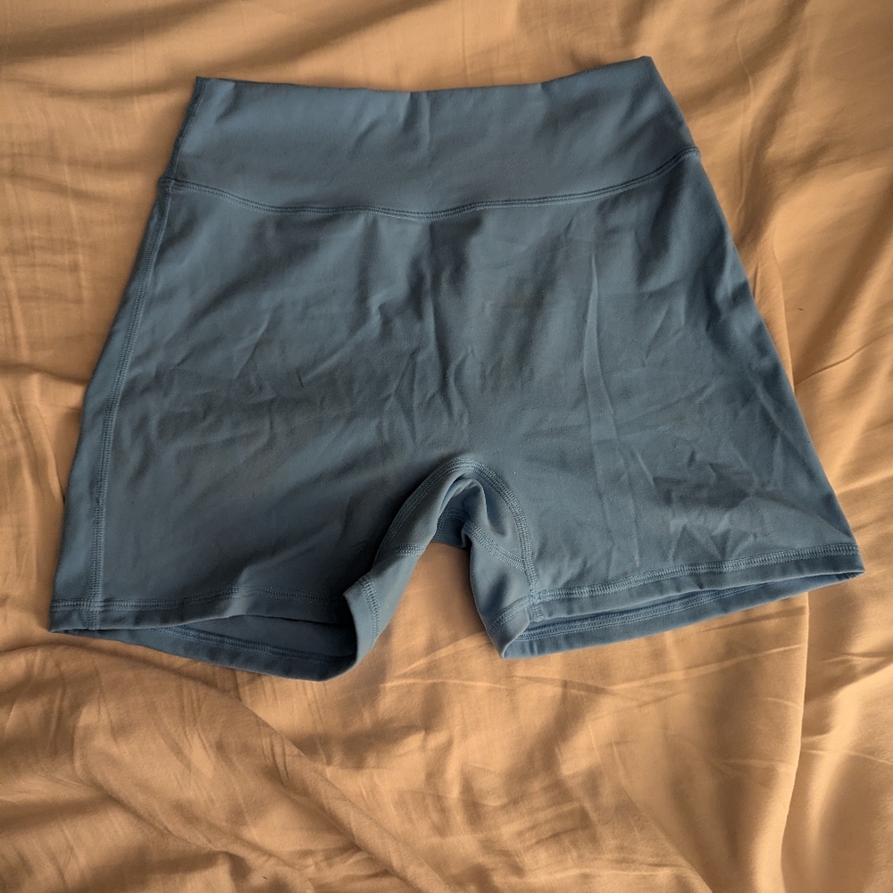 EUC Large BuffBunny Legacy Shorts 4"